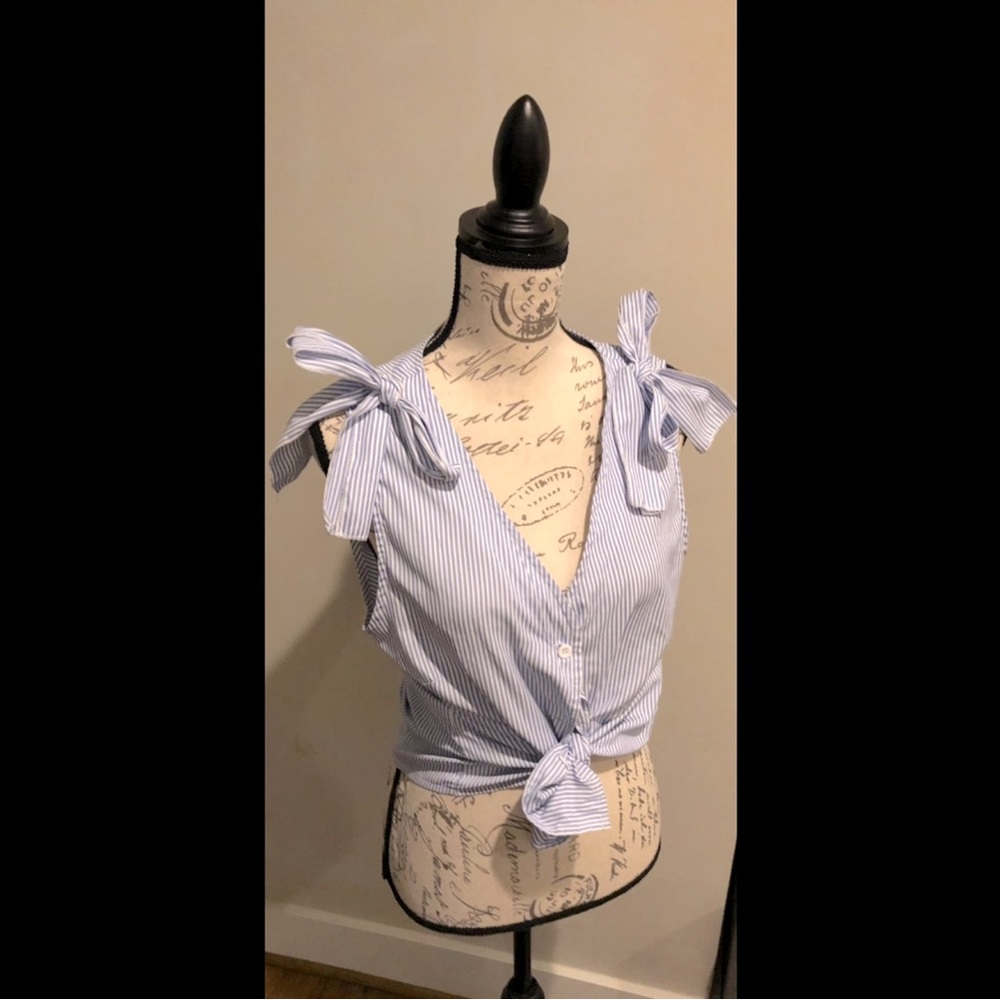 CBR women’s blue & white stripe bow sleeveless button up top.